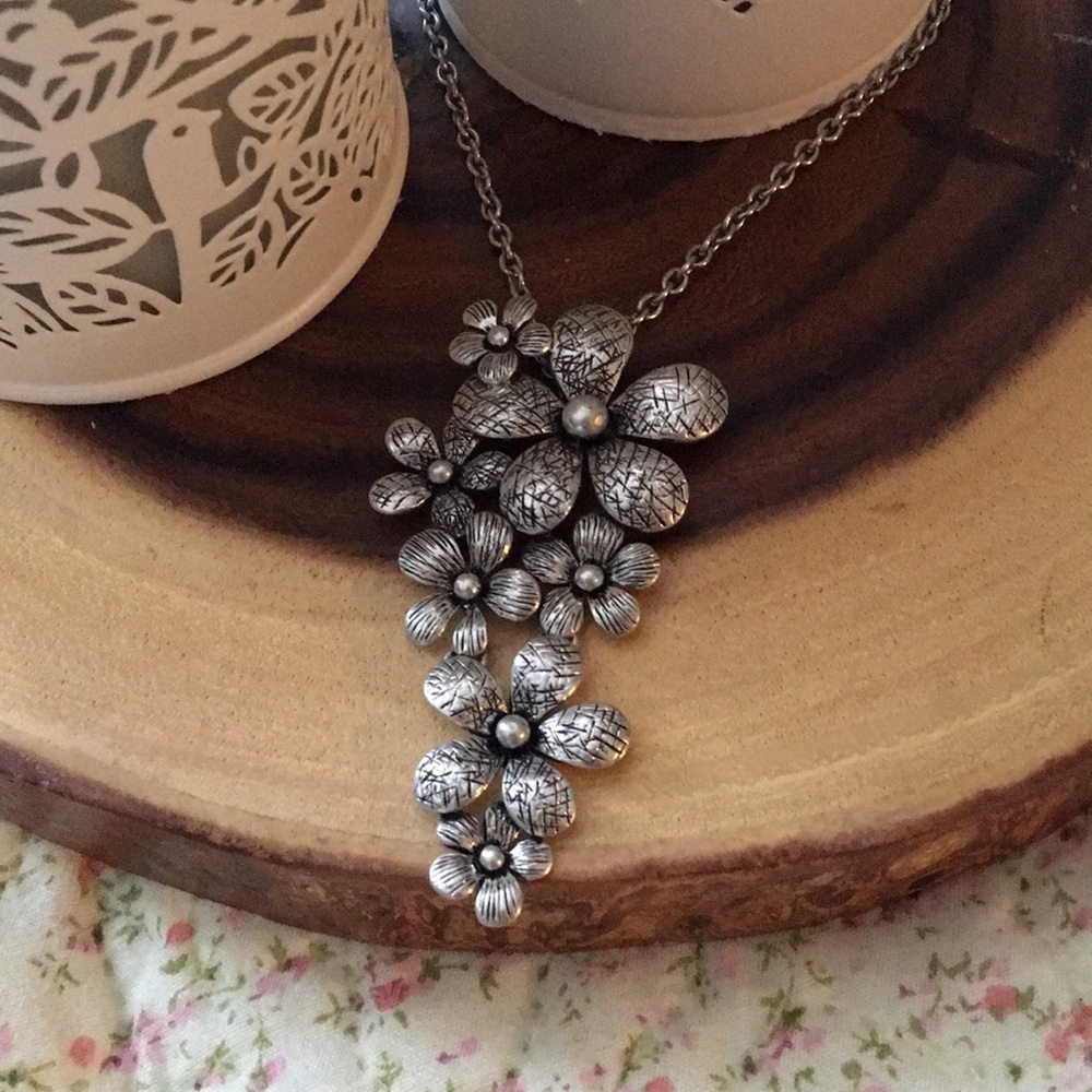 Flower necklace